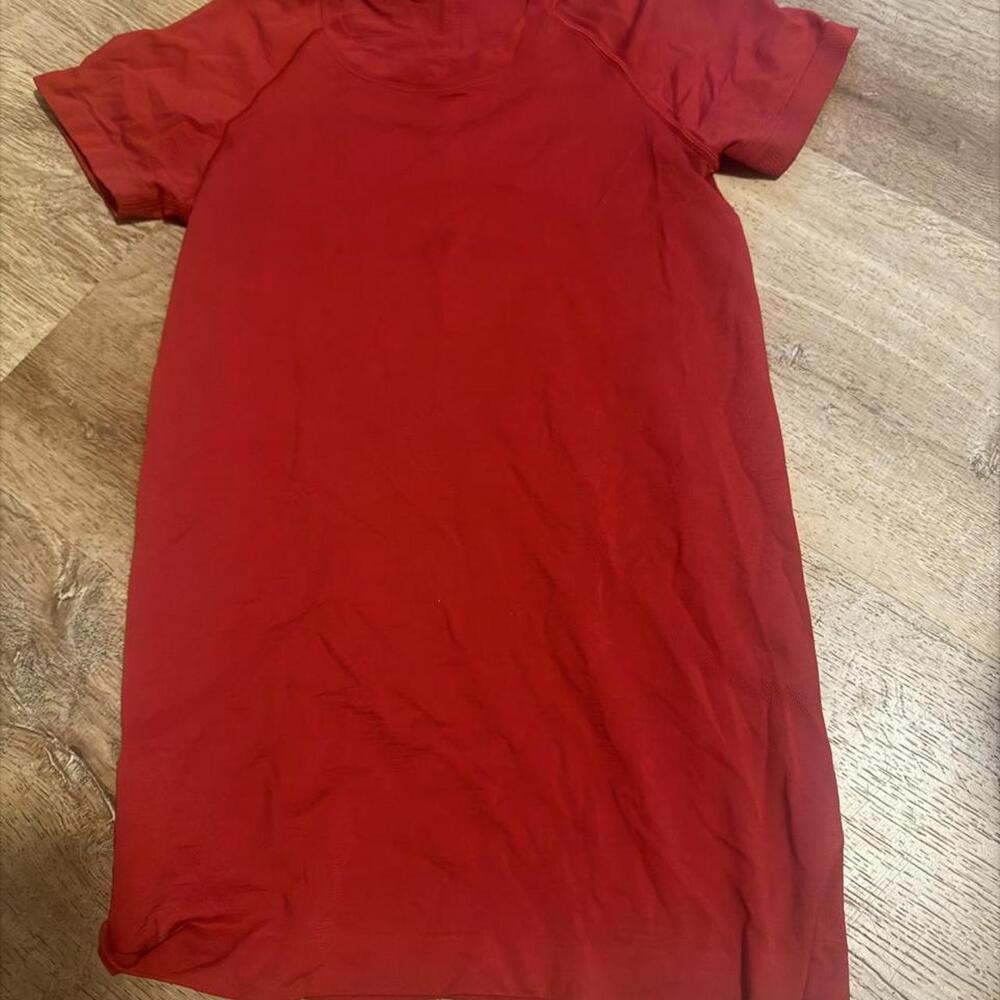 Lululemon Red Short Sleeve Athletic T-shirt